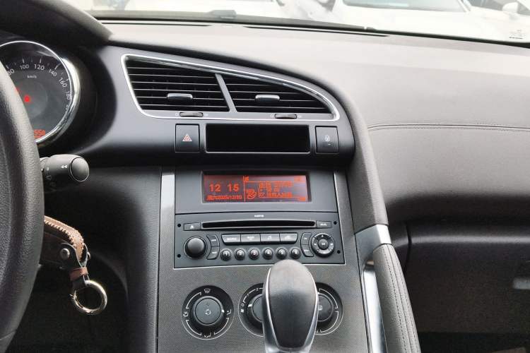Used Peugeot 3008 2018 2.0L Automatic Classic Edition Audio And AC Panel