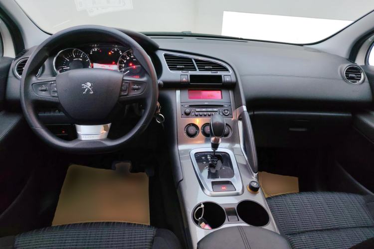 Used Peugeot 3008 2018 2.0L Automatic Classic Edition Center Console