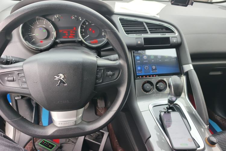 Used Peugeot 3008 2018 2.0L Automatic Classic Edition Center Console