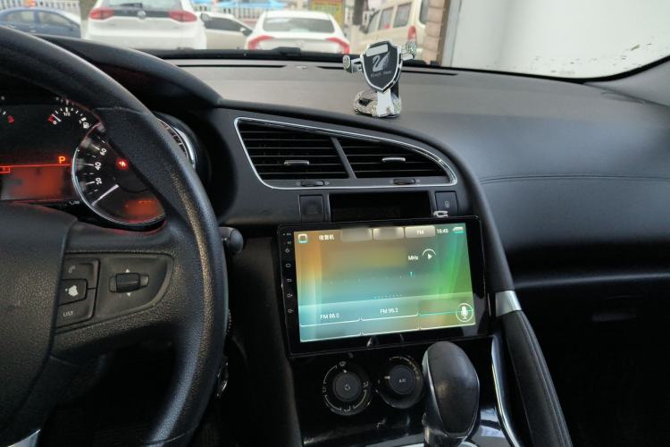 Used Peugeot 3008 2018 2.0L Automatic Classic Edition Center Console