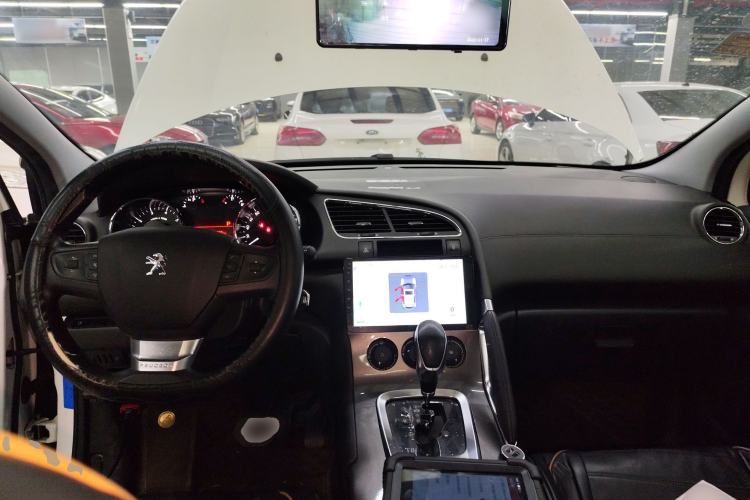 Used Peugeot 3008 2018 2.0L Automatic Classic Edition Center Console