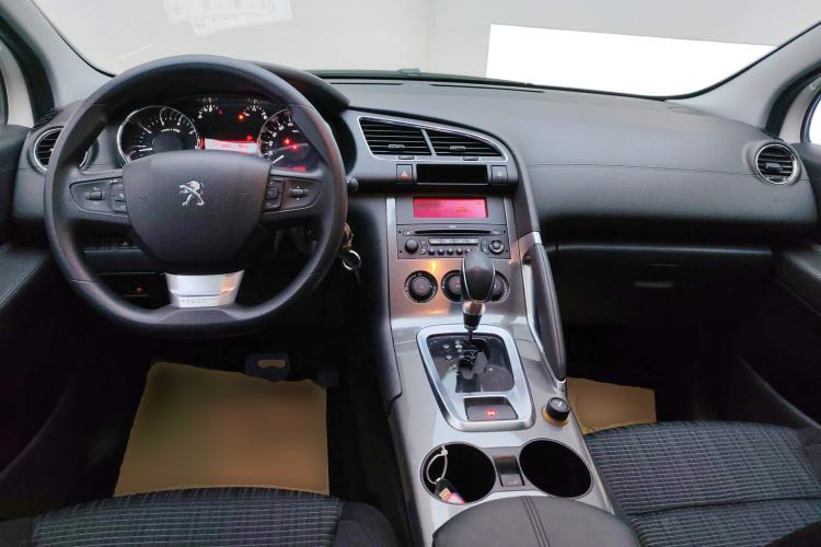 Used Peugeot 3008 2018 2.0L Automatic Classic Edition Center Console