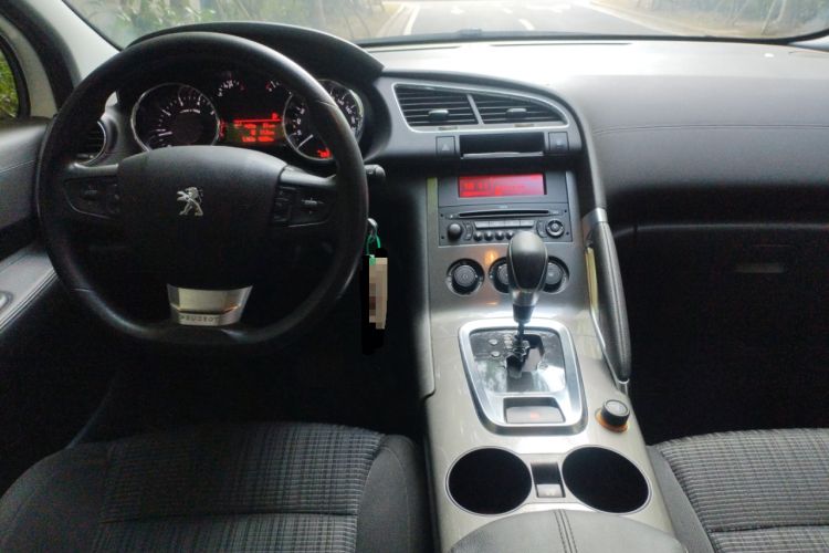 Used Peugeot 3008 2018 2.0L Automatic Classic Edition Center Console