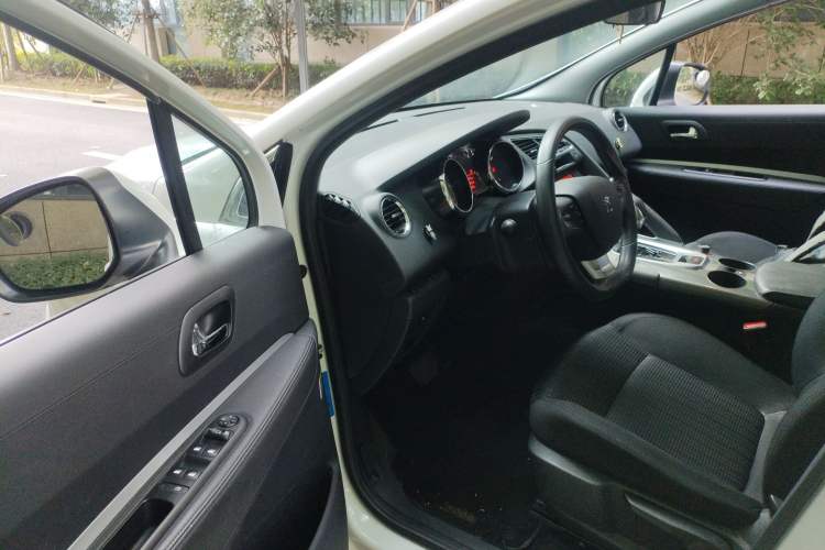 Used Peugeot 3008 2018 2.0L Automatic Classic Edition Driver Seat