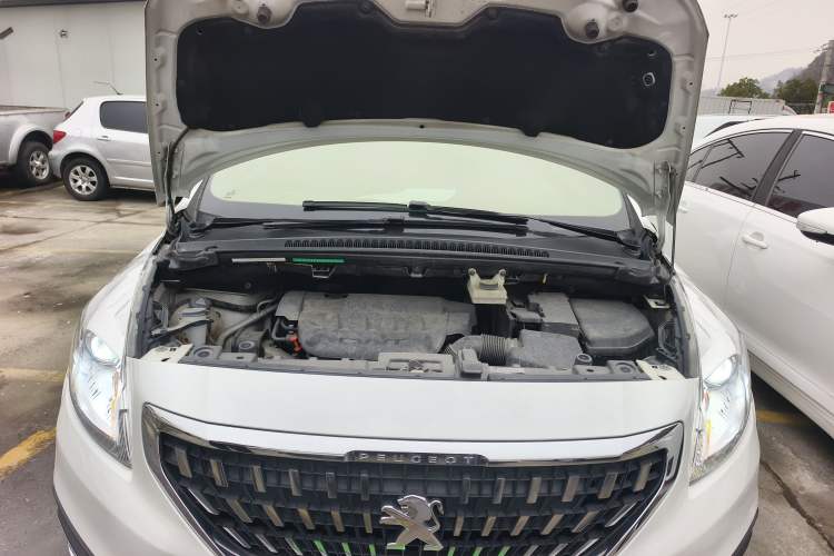 Used Peugeot 3008 2018 2.0L Automatic Classic Edition Engine Bay