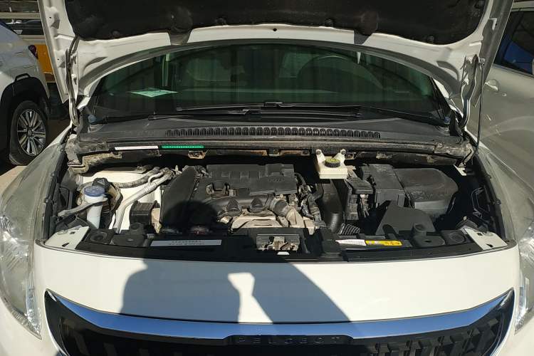 Used Peugeot 3008 2018 350THP Automatic Classic Edition Engine Bay