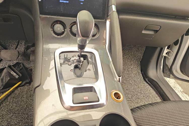 Used Peugeot 3008 2018 2.0L Automatic Classic Edition Gear Lever