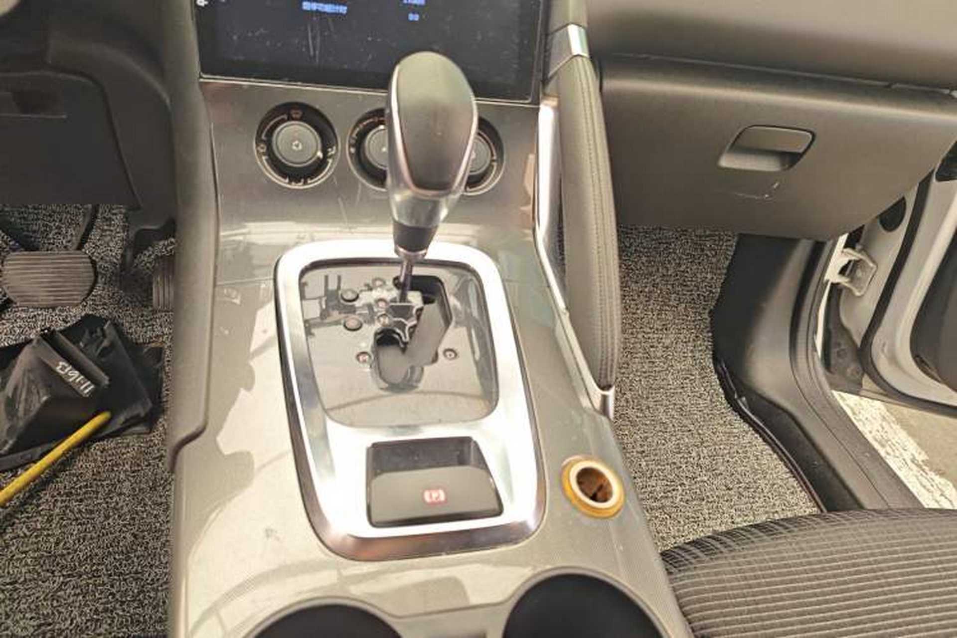 Used Peugeot 3008 2018 2.0L Automatic Classic Edition Gear Lever