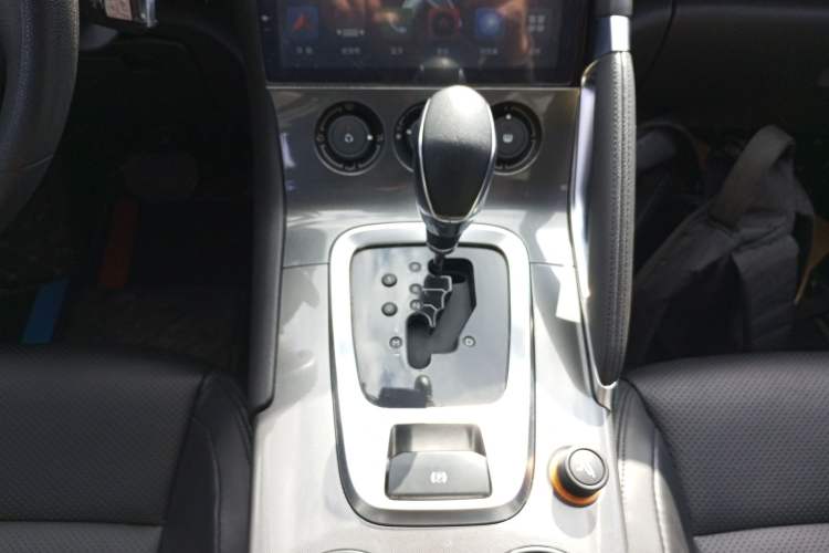 Used Peugeot 3008 2018 2.0L Automatic Classic Edition Gear Lever