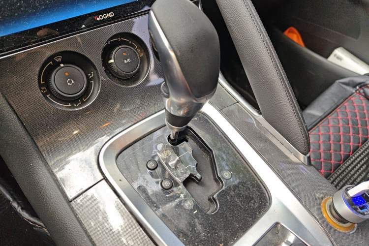 Used Peugeot 3008 2018 2.0L Automatic Classic Edition Gear Lever