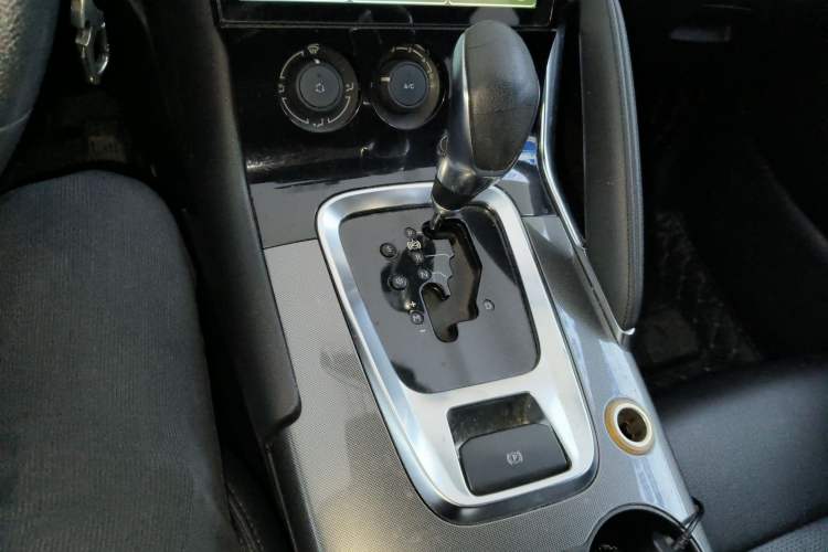 Used Peugeot 3008 2018 2.0L Automatic Classic Edition Gear Lever