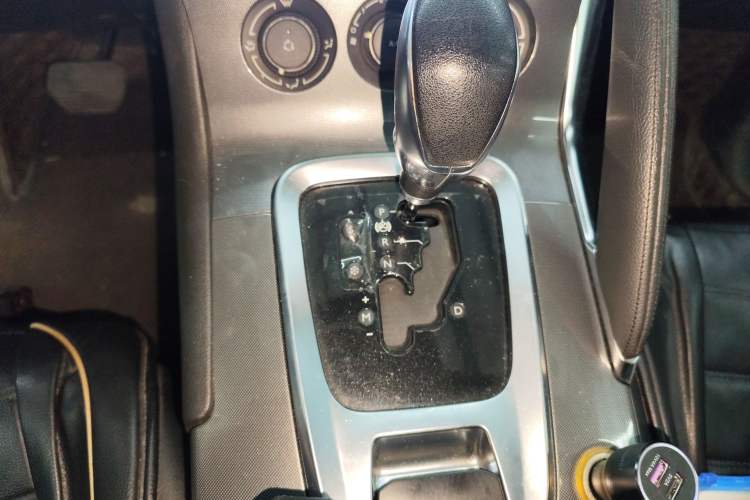 Used Peugeot 3008 2018 2.0L Automatic Classic Edition Gear Lever