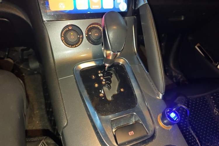 Used Peugeot 3008 2018 2.0L Automatic Classic Edition Gear Lever