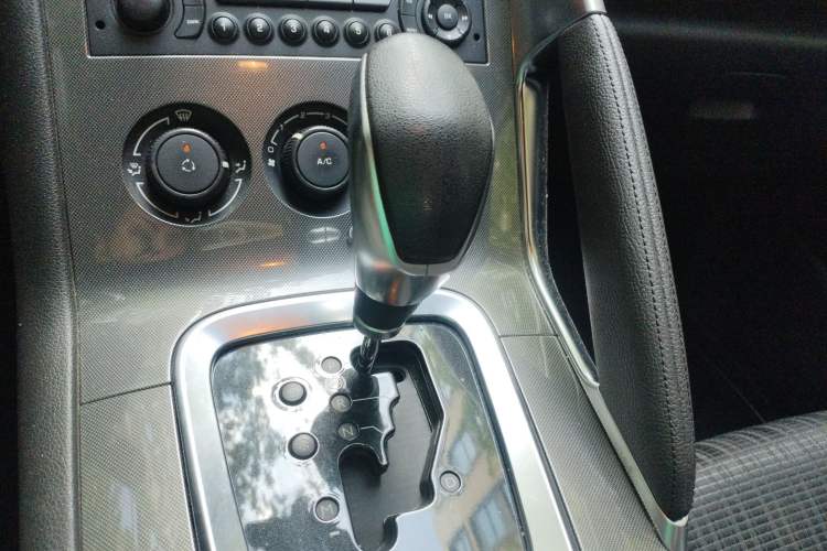 Used Peugeot 3008 2018 2.0L Automatic Classic Edition Gear Lever