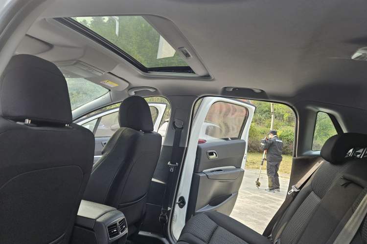 Used Peugeot 3008 2018 2.0L Automatic Classic Edition Interior 10