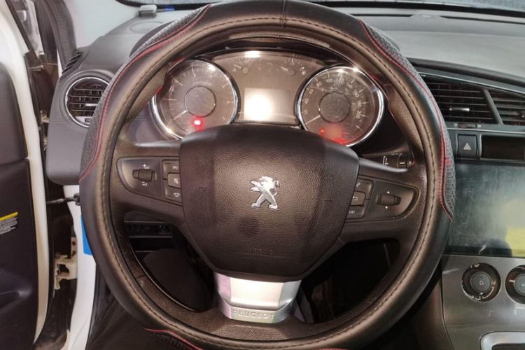 Used Peugeot 3008 2018 2.0L Automatic Classic Edition Interior 2