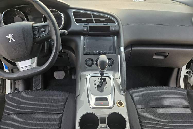 Used Peugeot 3008 2018 2.0L Automatic Classic Edition Interior 4