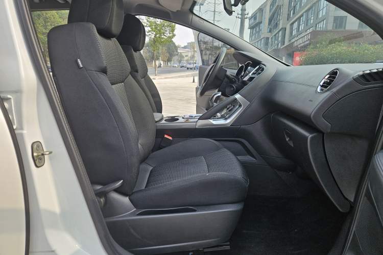 Used Peugeot 3008 2018 2.0L Automatic Classic Edition Interior 8