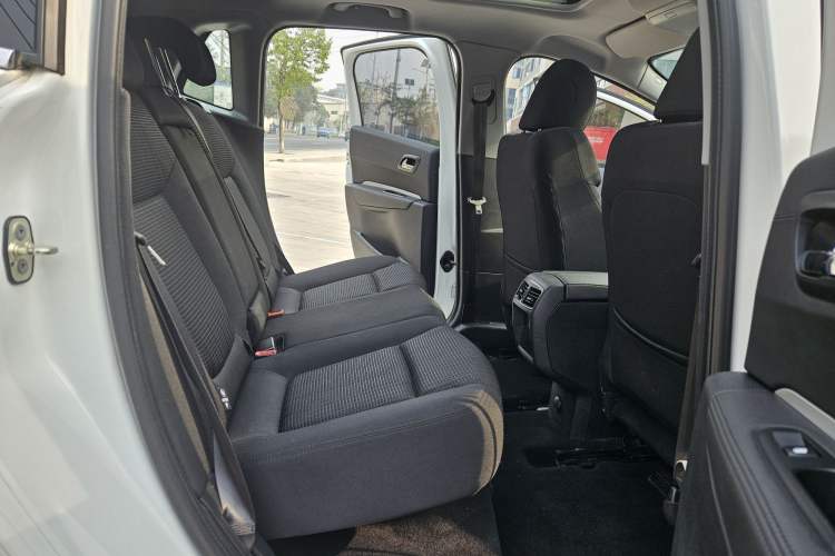 Used Peugeot 3008 2018 2.0L Automatic Classic Edition Interior 9