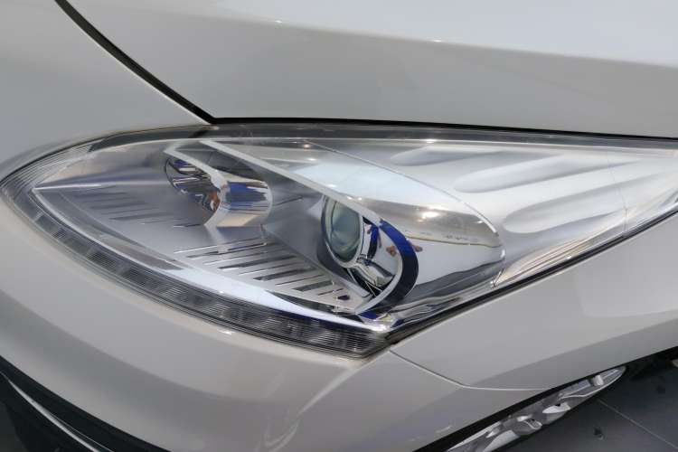 Used Peugeot 3008 2018 2.0L Automatic Classic Edition Left Front Headlight