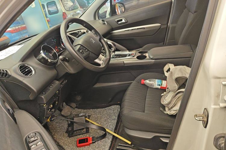 Used Peugeot 3008 2018 2.0L Automatic Classic Edition Left Front Seat