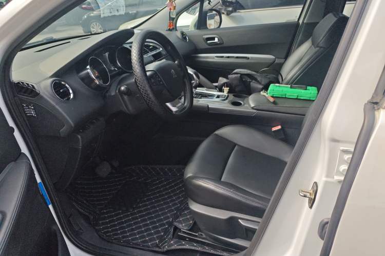 Used Peugeot 3008 2018 350THP Automatic Classic Edition Left Front Seat