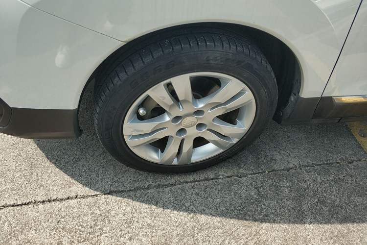 Used Peugeot 3008 2018 2.0L Automatic Classic Edition Left Front Wheel Hub