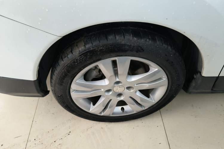 Used Peugeot 3008 2018 2.0L Automatic Classic Edition Left Front Wheel Hub