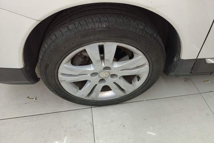 Used Peugeot 3008 2018 2.0L Automatic Classic Edition Left Front Wheel Hub