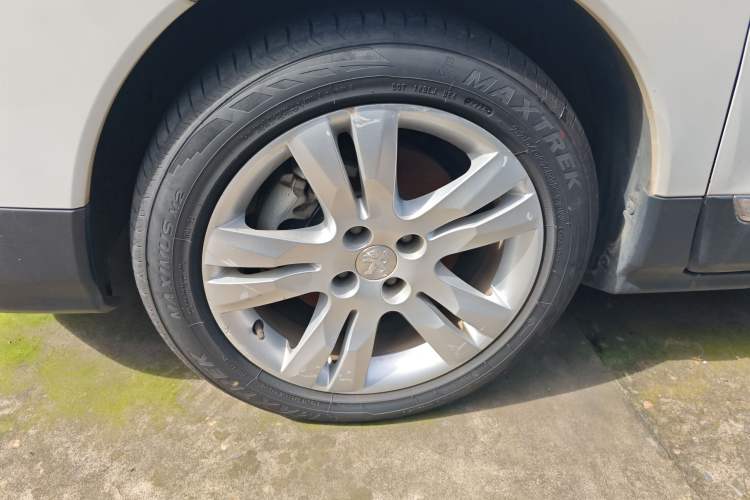 Used Peugeot 3008 2018 350THP Automatic Classic Edition Left Front Wheel Hub