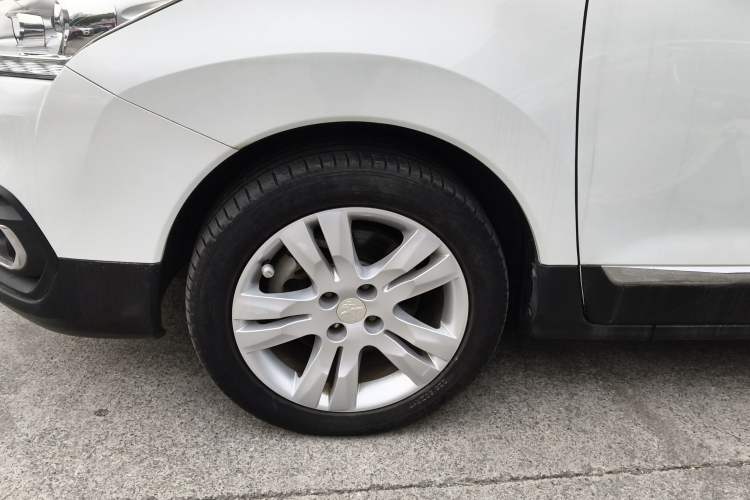 Used Peugeot 3008 2018 2.0L Automatic Classic Edition Left Front Wheel Hub