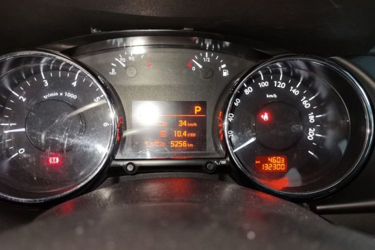 Used Peugeot 3008 2018 2.0L Automatic Classic Edition Odometer Close Up