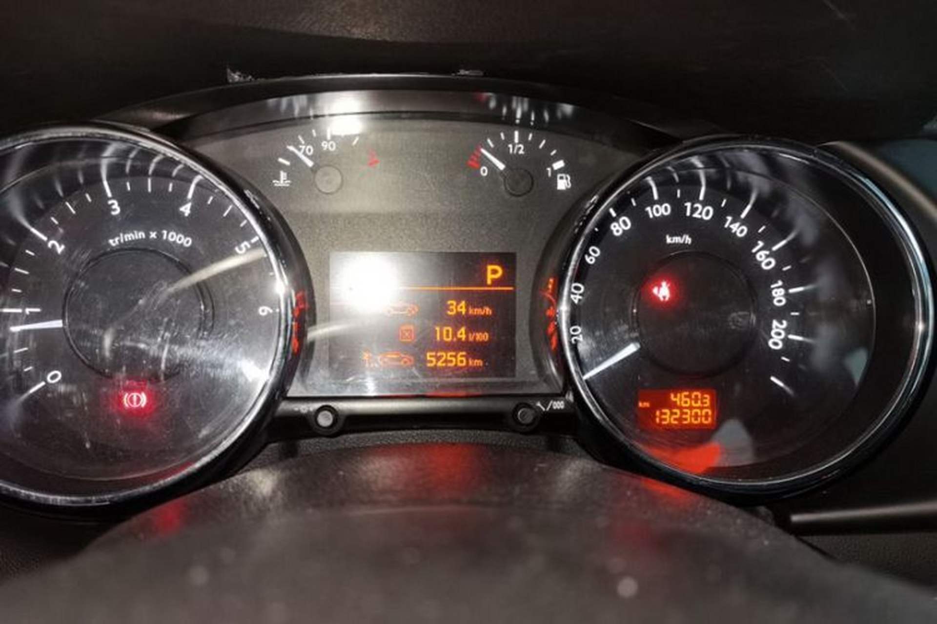 Used Peugeot 3008 2018 2.0L Automatic Classic Edition Odometer Close Up