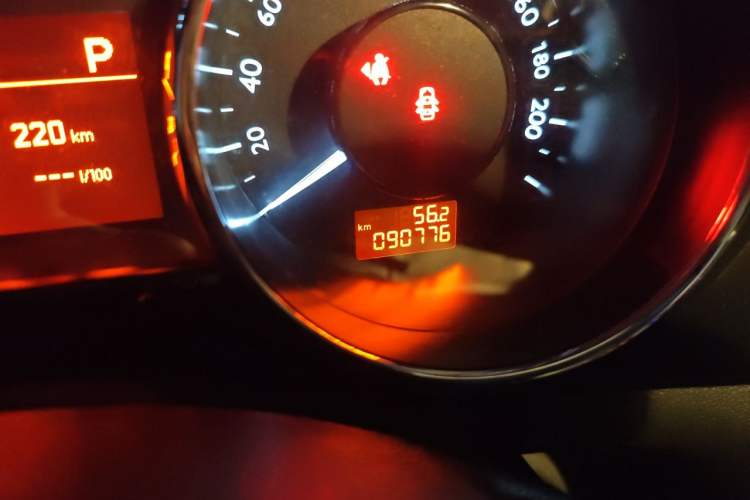 Used Peugeot 3008 2018 2.0L Automatic Classic Edition Odometer Close Up