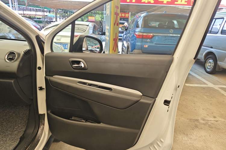 Used Peugeot 3008 2018 2.0L Automatic Classic Edition Right Front Door Interior
