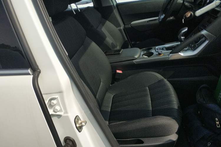 Used Peugeot 3008 2018 2.0L Automatic Classic Edition Right Front Seat