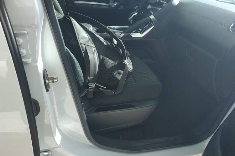 Used Peugeot 3008 2018 350THP Automatic Classic Edition Right Front Seat