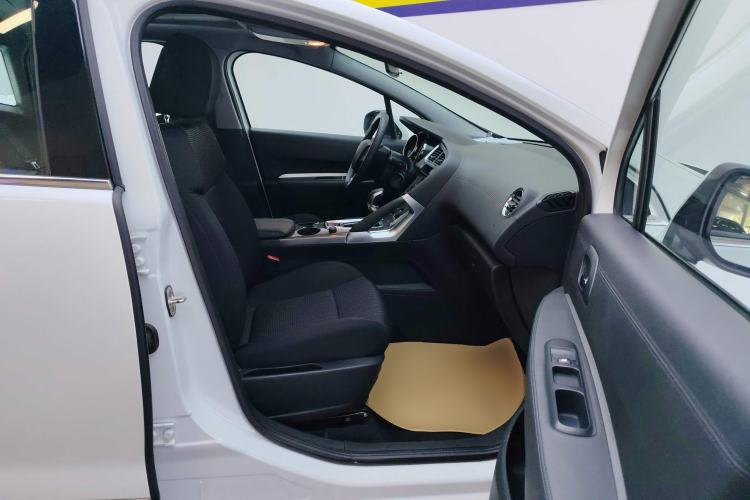 Used Peugeot 3008 2018 2.0L Automatic Classic Edition Right Front Seat