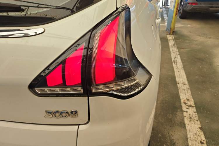 Used Peugeot 3008 2018 2.0L Automatic Classic Edition Right Rear Taillight