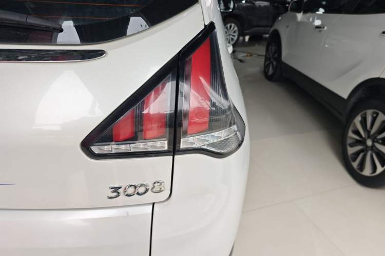 Used Peugeot 3008 2018 2.0L Automatic Classic Edition Right Rear Taillight