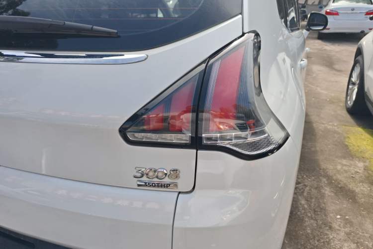 Used Peugeot 3008 2018 350THP Automatic Classic Edition Right Rear Taillight