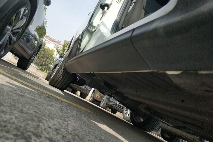 Used Peugeot 3008 2018 2.0L Automatic Classic Edition Right Side Sill