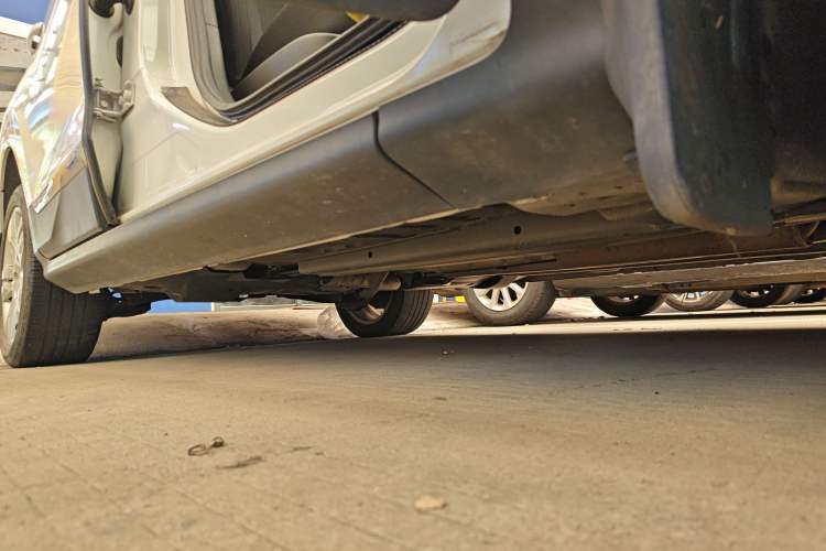 Used Peugeot 3008 2018 2.0L Automatic Classic Edition Right Side Sill
