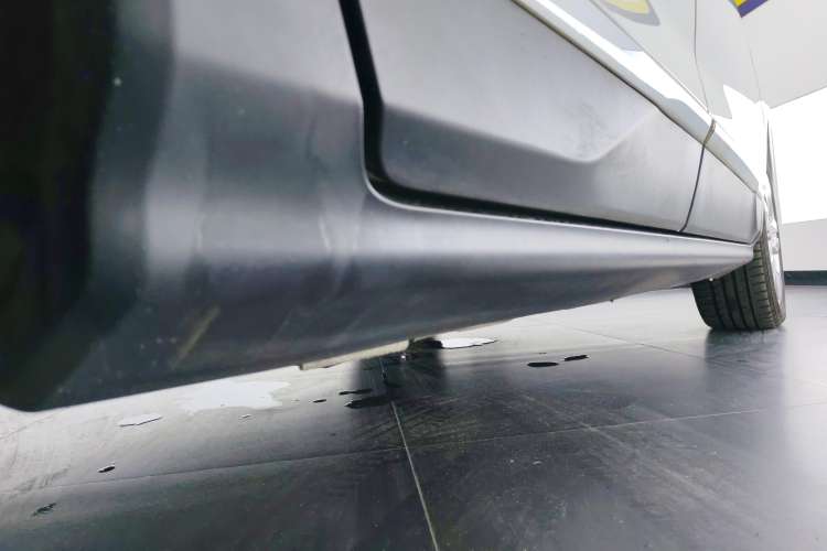 Used Peugeot 3008 2018 2.0L Automatic Classic Edition Right Side Sill
