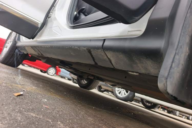 Used Peugeot 3008 2018 2.0L Automatic Classic Edition Right Side Sill