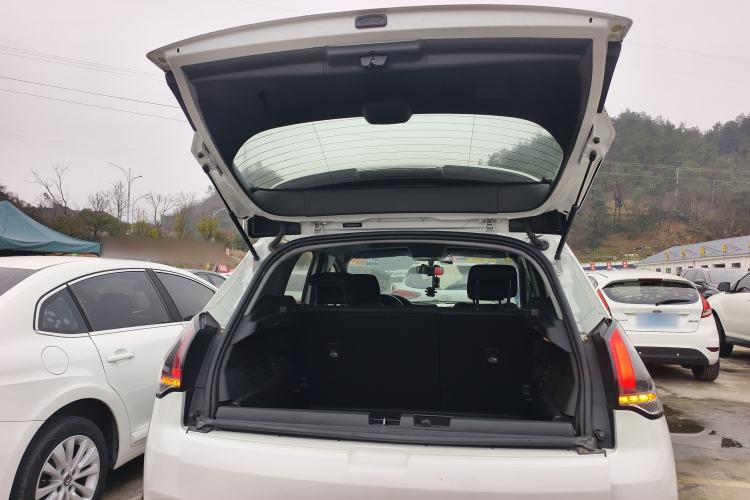 Used Peugeot 3008 2018 2.0L Automatic Classic Edition Trunk