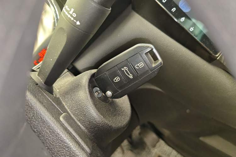 Used Peugeot 3008 2018 2.0L Automatic Classic Edition Vehicle Key