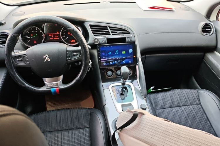 Used Peugeot 3008 2019 350THP Automatic Elite Edition Center Console