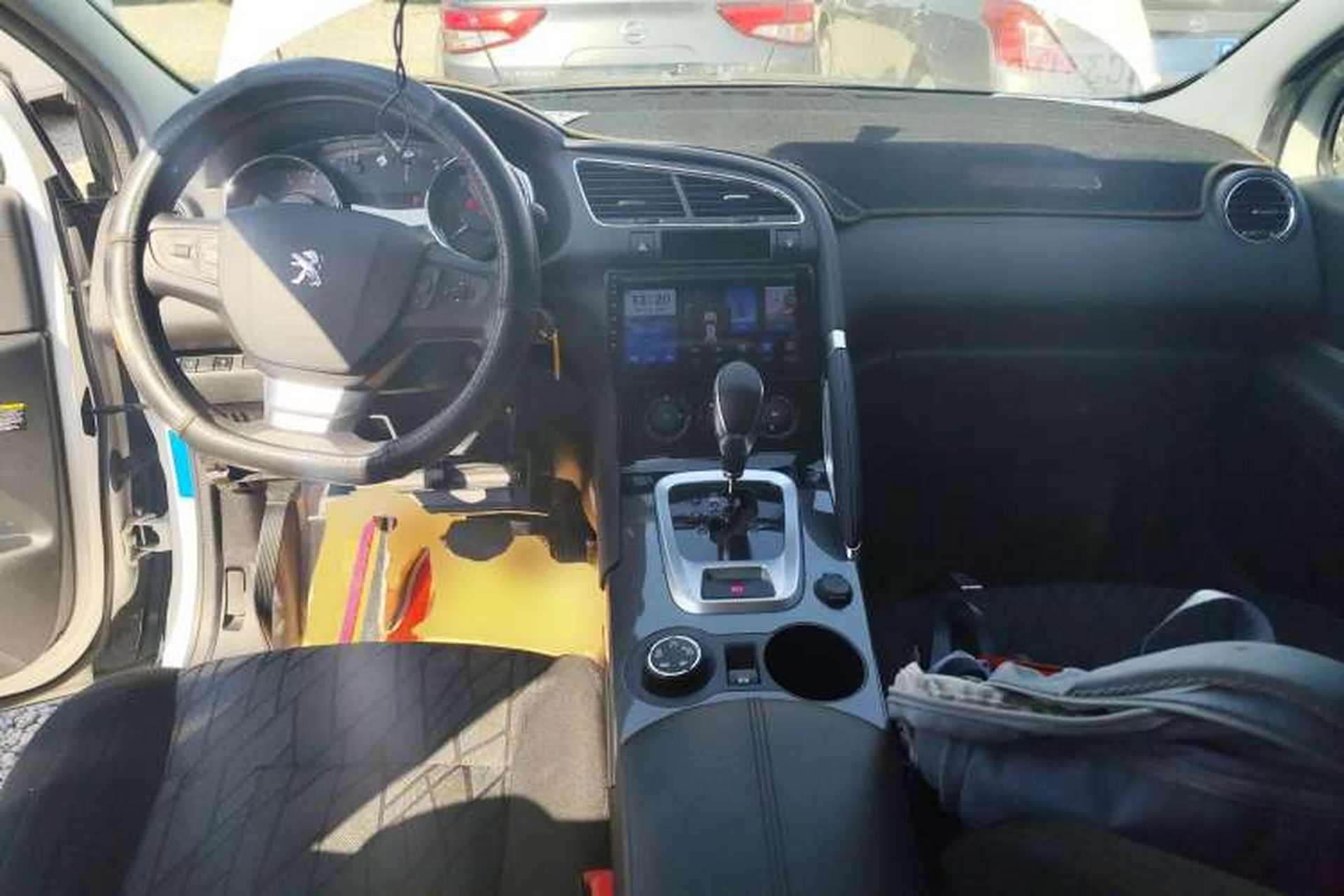 Used Peugeot 3008 2019 350THP Automatic Leading Edition Center Console