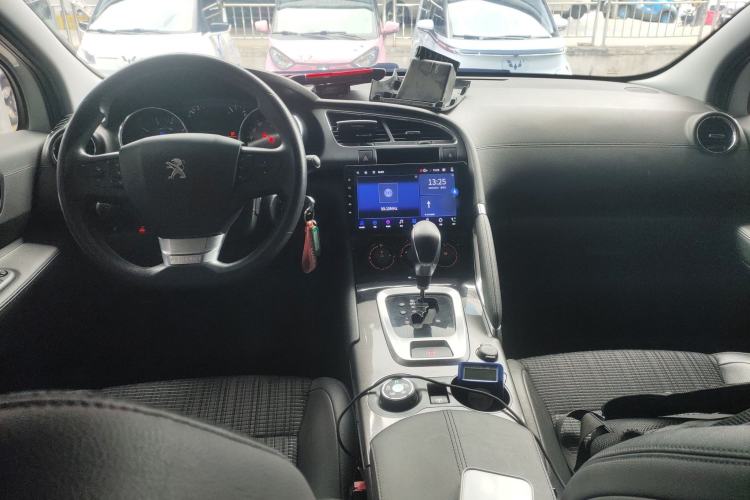 Used Peugeot 3008 2019 350THP Automatic Elite Edition Center Console